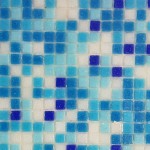 1x1 Glasmosaik mix weißgrau/h-blau/d-blau, auf Netz: OLBIA
